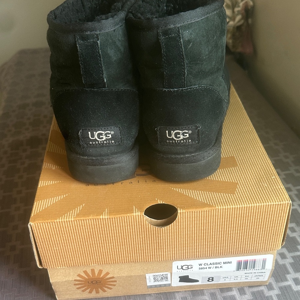 UGG Classic Mini Boots Black Women’s Size 8 Shearling Lined - Picture 3 of 16